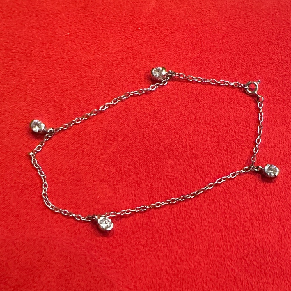Elegant Silver Chain Bracelet with Crystal Accents